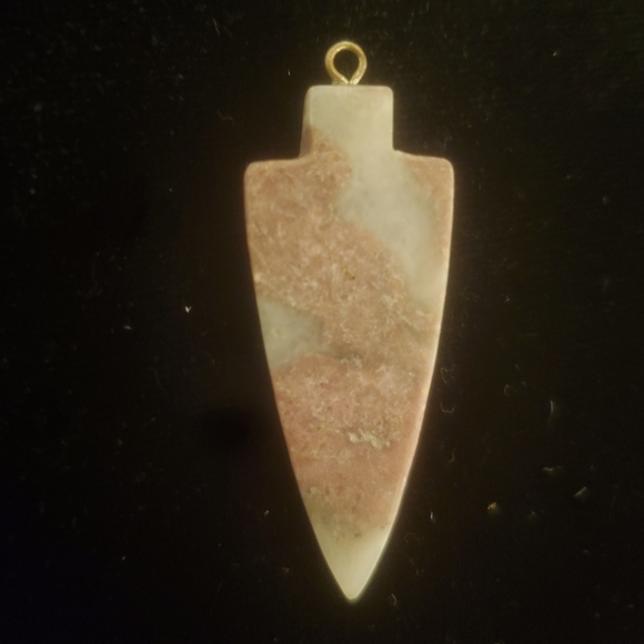 New Carved Rhodonite Arrowhead Pendant. - Picture 11 of 14